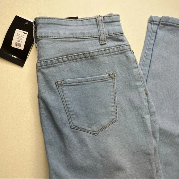 Fashion Nova- Drive to the Ocean Skinny Jeans, Light Blue Wash - Picture 4 of 10